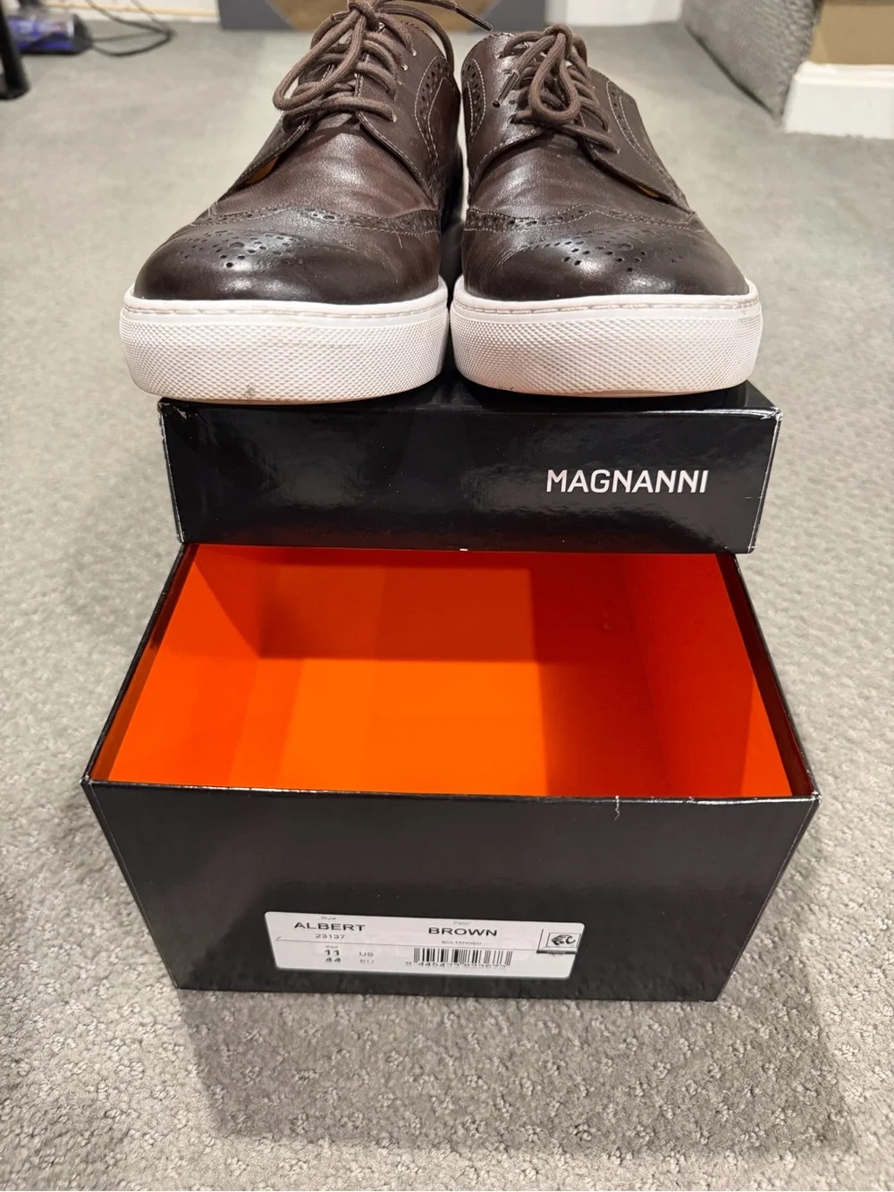 Men's Magnanni Albert Brown Wingtip Leather Casual Dress Shoes Size: 11